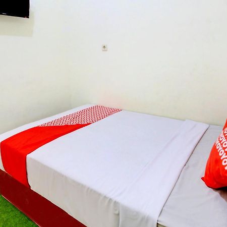 Oyo 90725 Zeevanna Guest House Syariah Kediri  Exterior photo