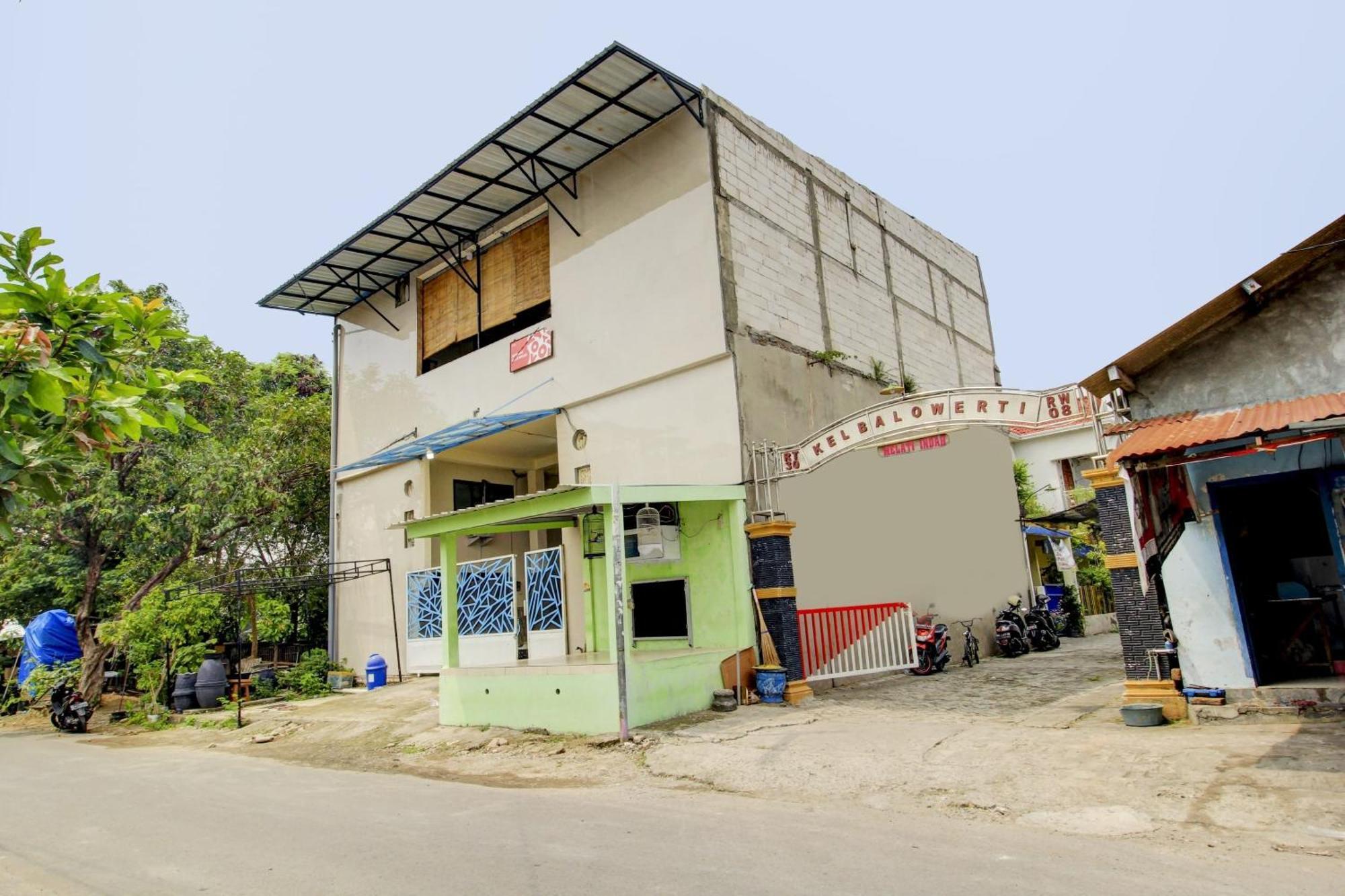 Oyo 90725 Zeevanna Guest House Syariah Kediri  Exterior photo