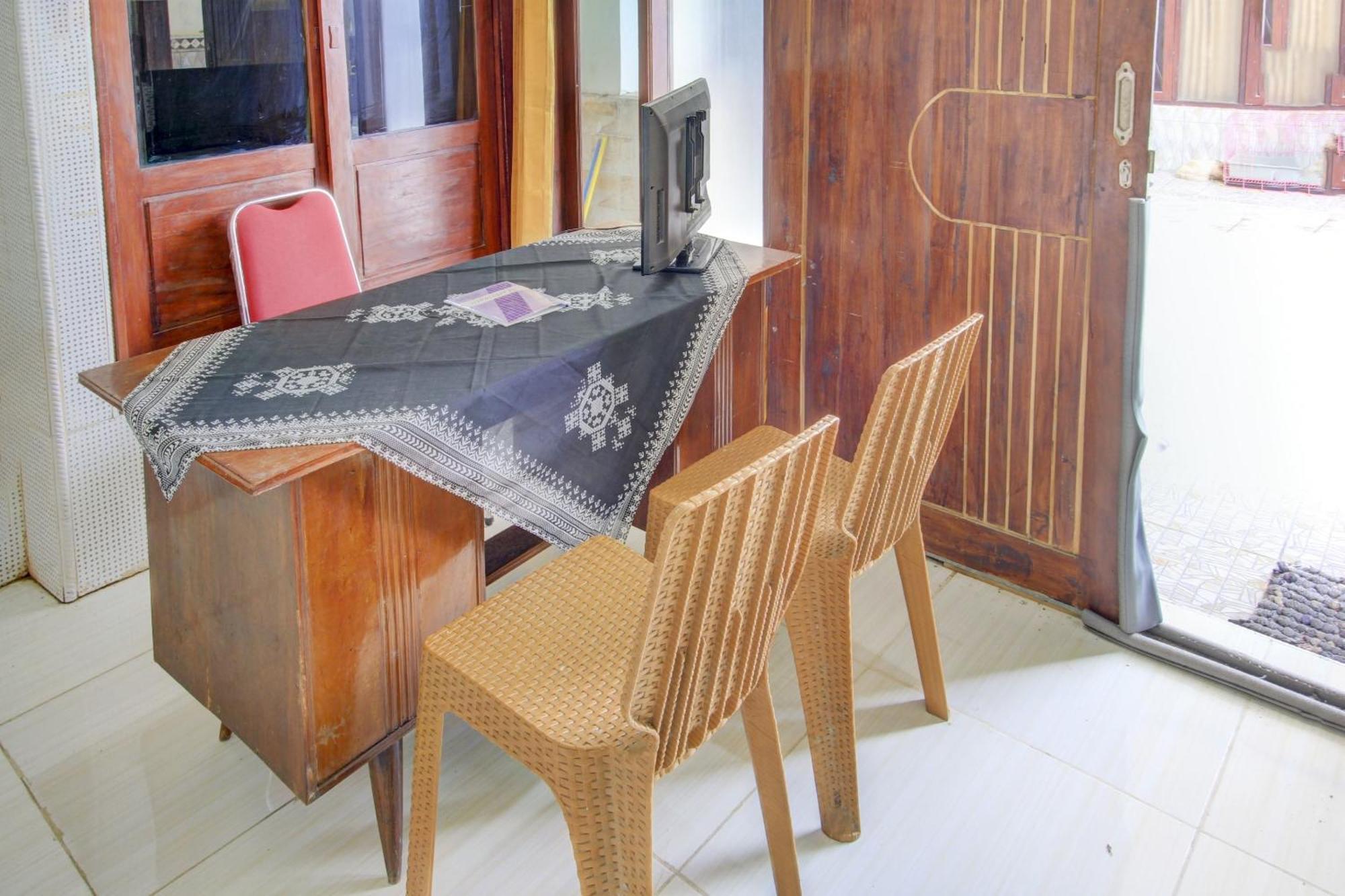 Oyo 90725 Zeevanna Guest House Syariah Kediri  Exterior photo