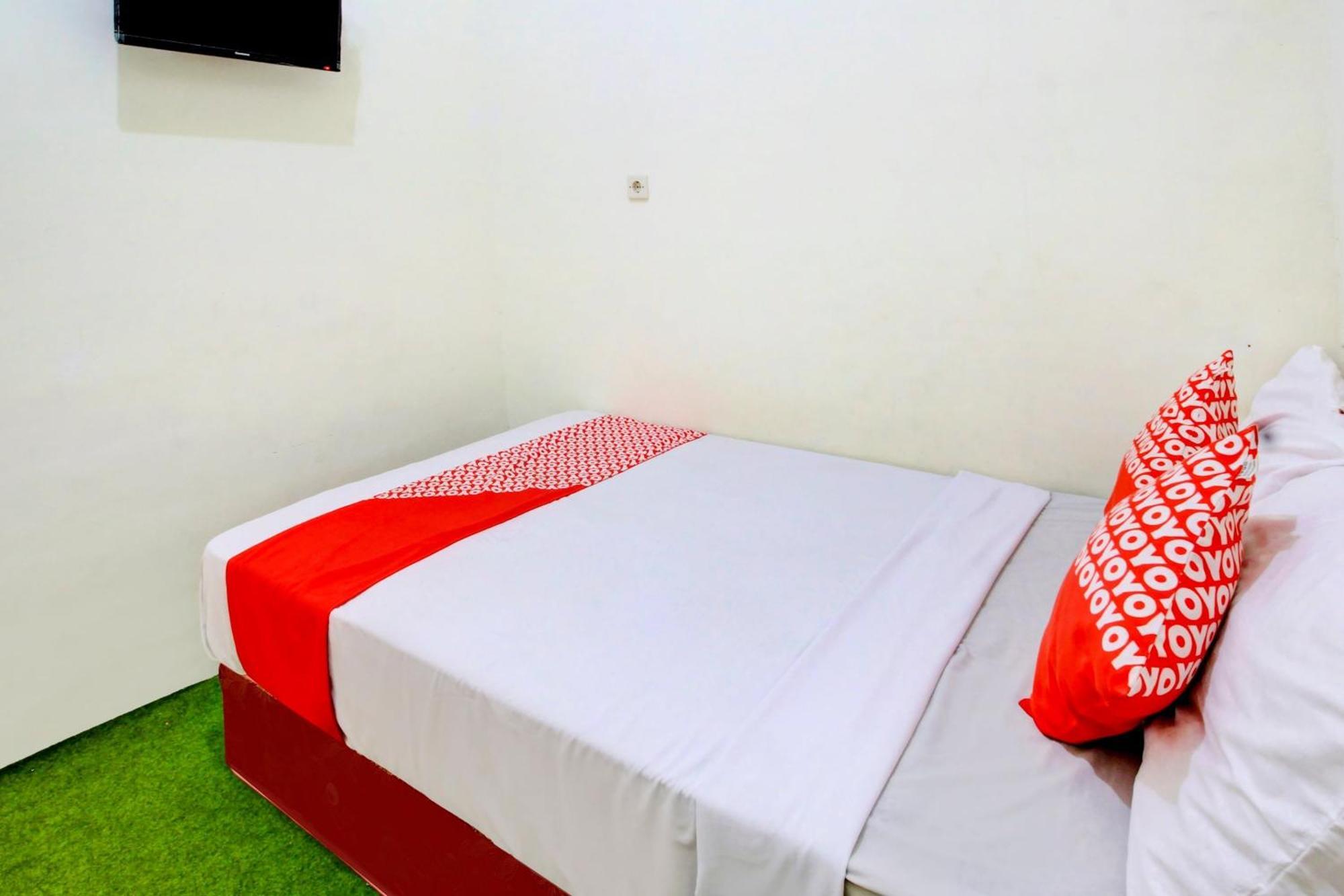 Oyo 90725 Zeevanna Guest House Syariah Kediri  Exterior photo