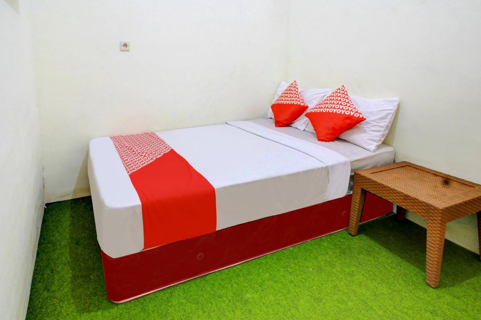 Oyo 90725 Zeevanna Guest House Syariah Kediri  Exterior photo