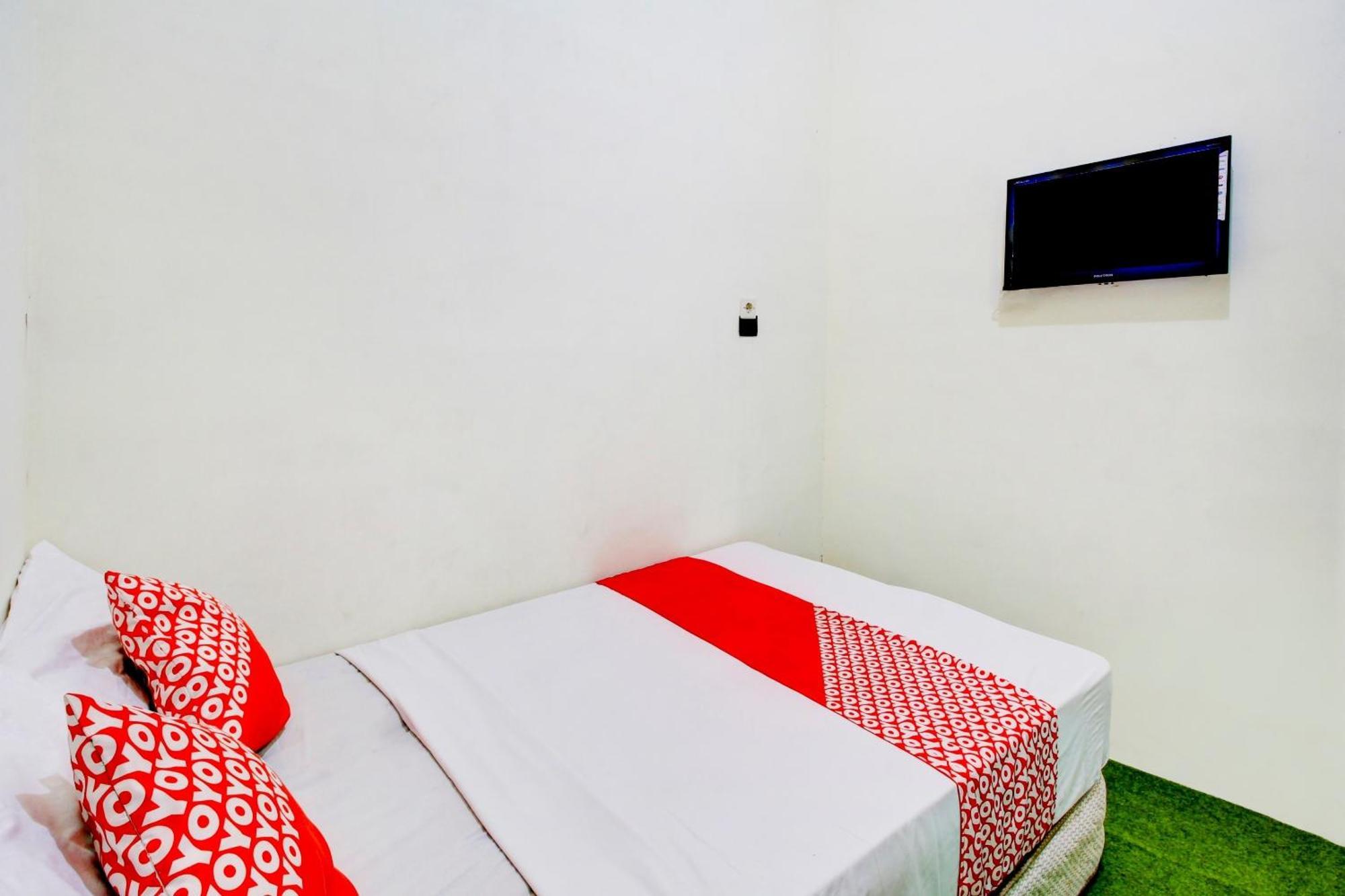 Oyo 90725 Zeevanna Guest House Syariah Kediri  Exterior photo