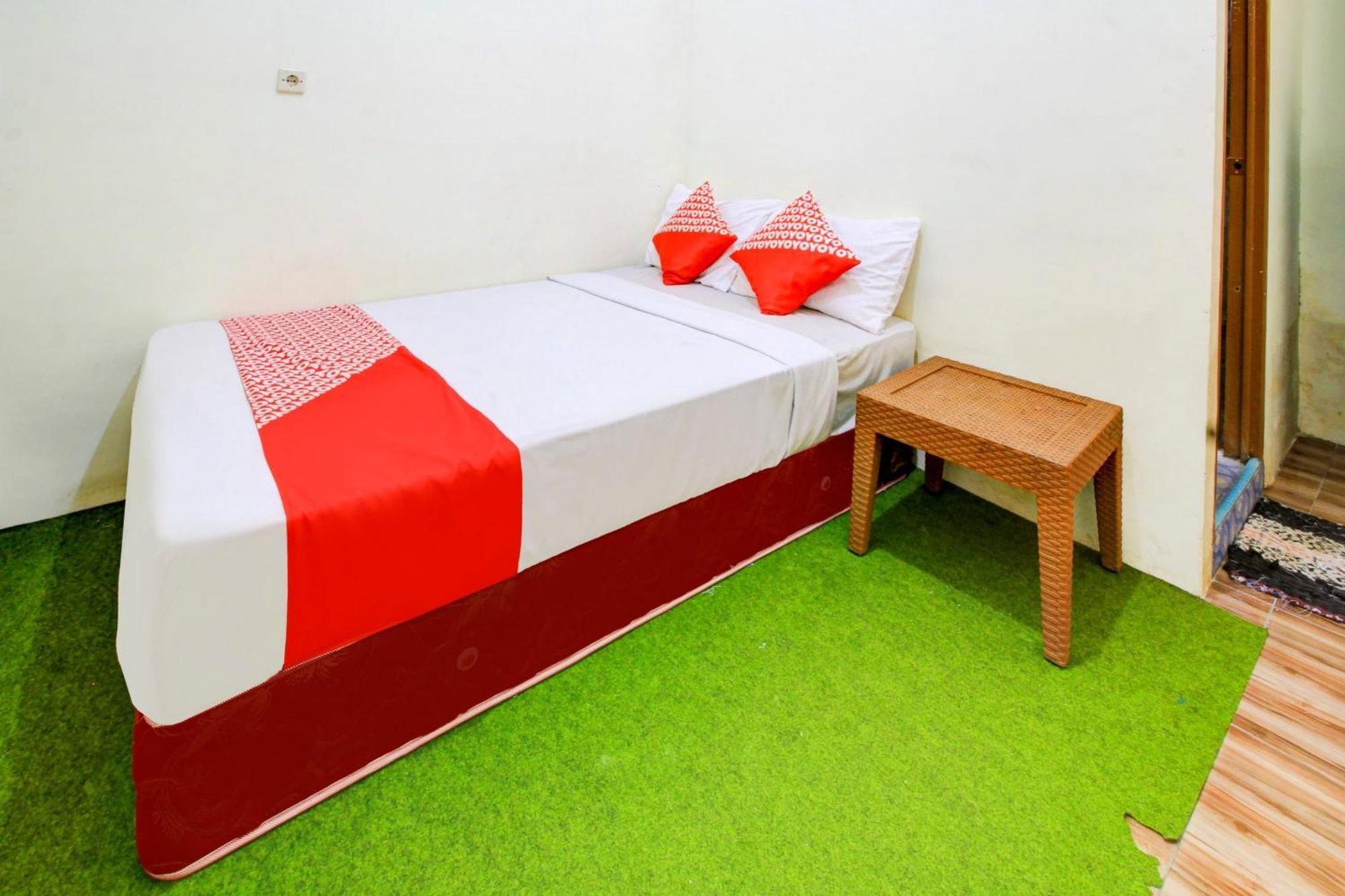 Oyo 90725 Zeevanna Guest House Syariah Kediri  Exterior photo
